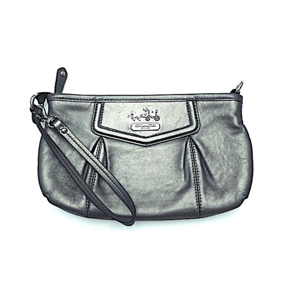 COACH MADISON LEATHER LARGE CAPACITY WRISTLET - Picture 1 of 9